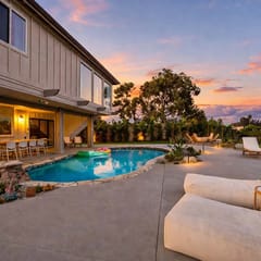 Pool, Jacuzzi and Canyon Views! | 10 Min to Beach